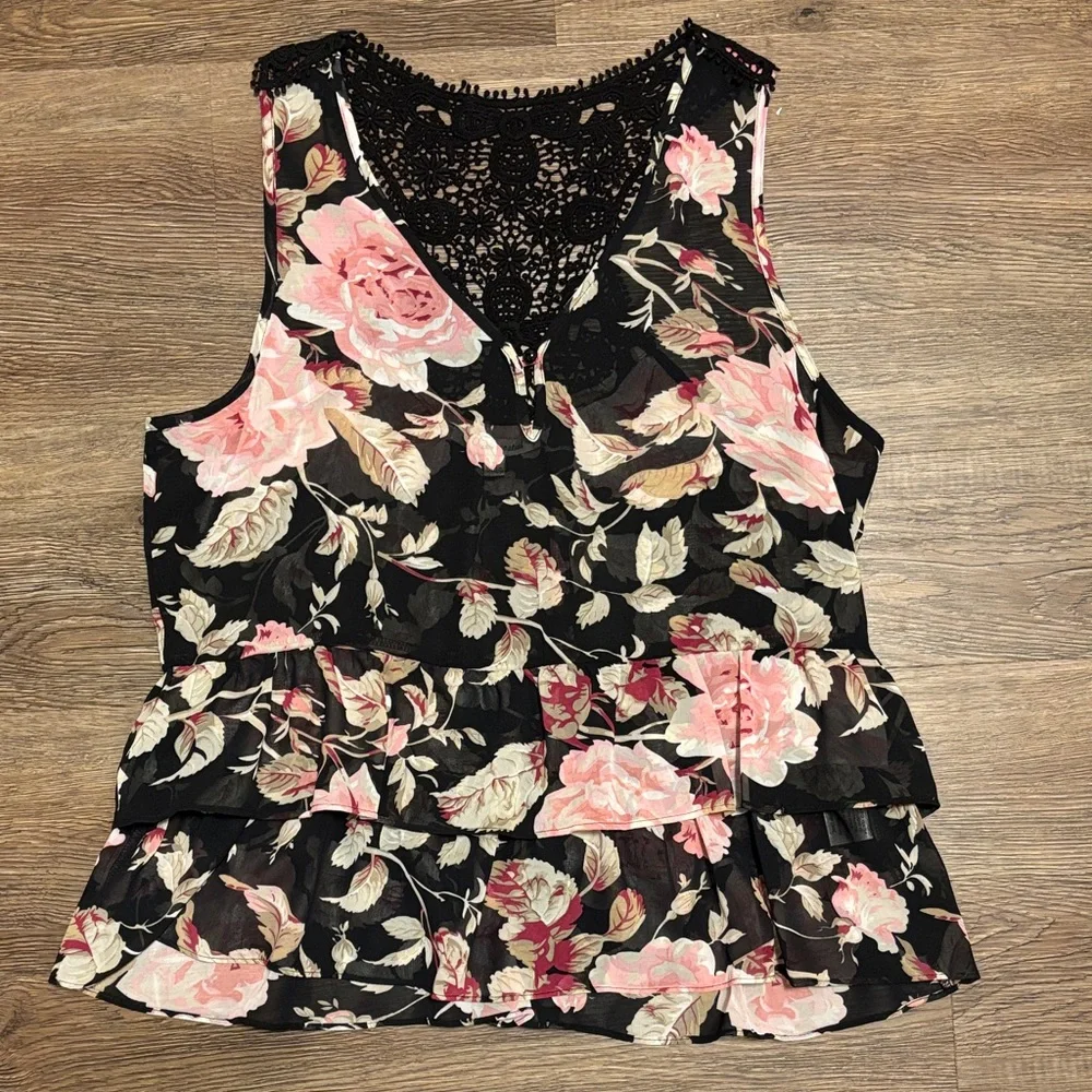 women’s floral blouse - Picture 1 of 3